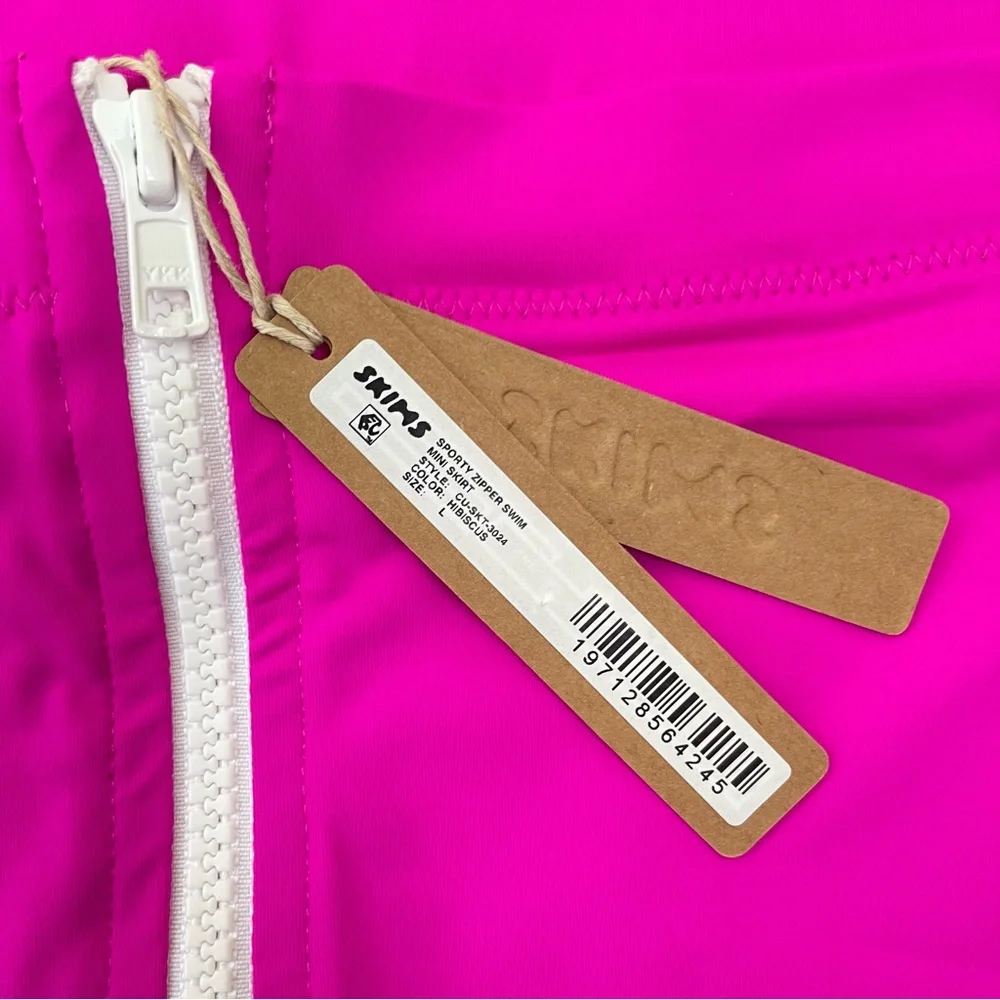 SKIMS Sporty Zipper Swim Mini Skirt in Hibiscous Hot Pink Size Large NEW